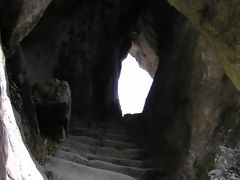 In den Fels gegrabener Tunnel auf dem Inka-Pfad
